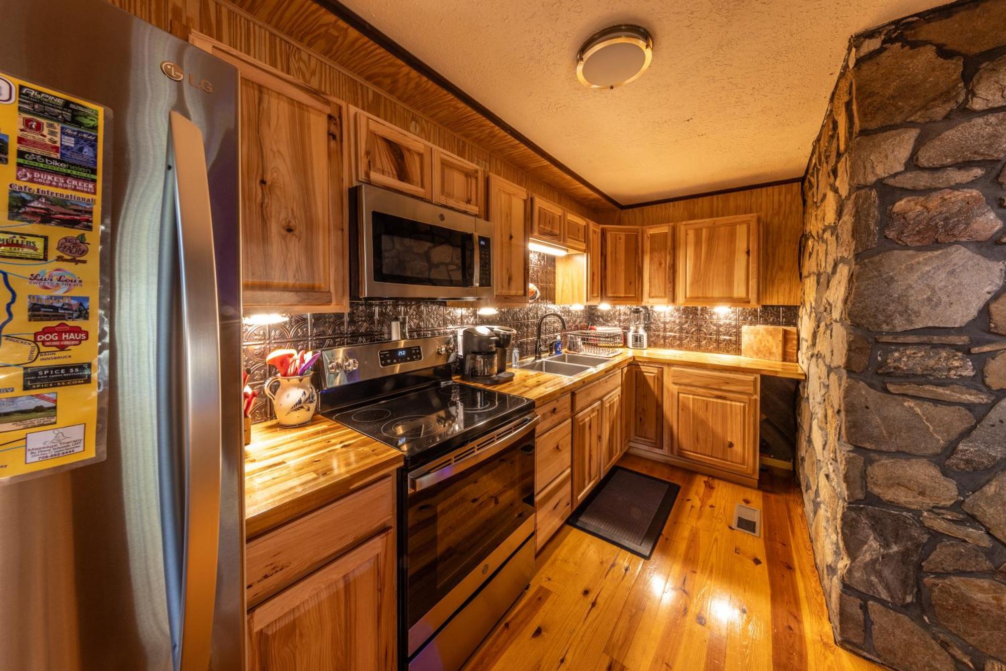 Bear Creek Lodge And Cabins In Helen Ga - Pet Friendly, River On Property, Walking Distance To Downtown הלן מראה חיצוני תמונה