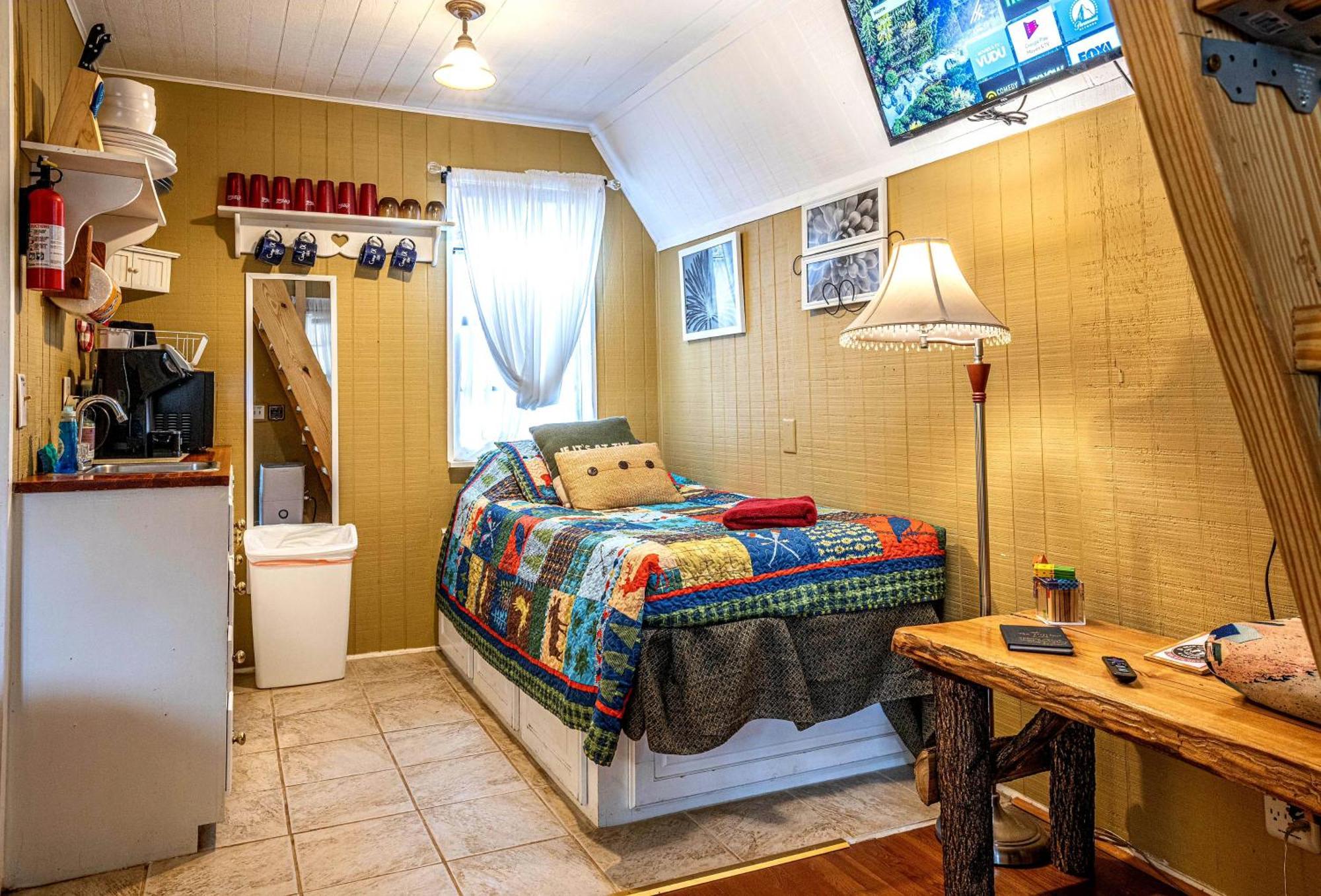Bear Creek Lodge And Cabins In Helen Ga - Pet Friendly, River On Property, Walking Distance To Downtown הלן מראה חיצוני תמונה