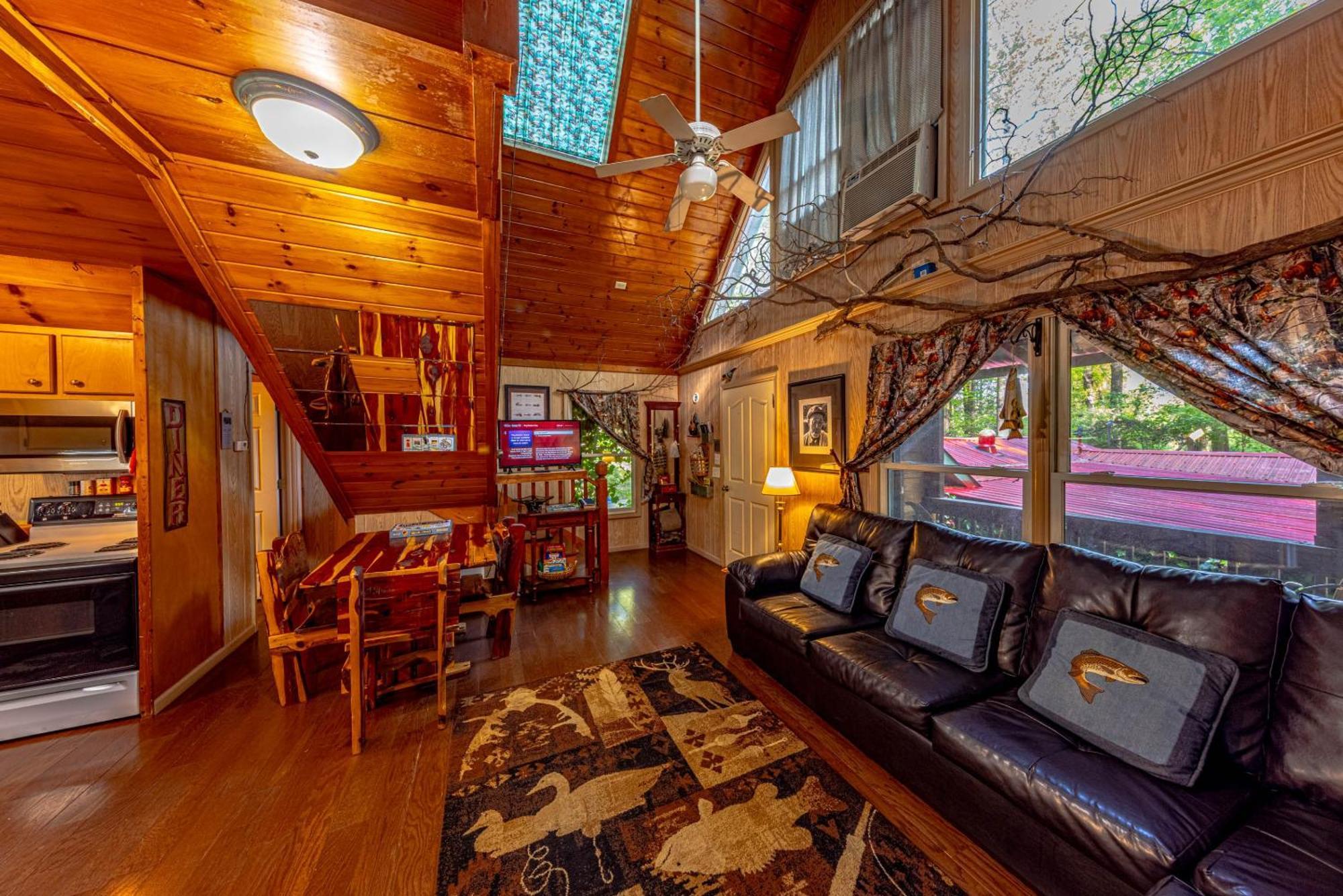 Bear Creek Lodge And Cabins In Helen Ga - Pet Friendly, River On Property, Walking Distance To Downtown הלן מראה חיצוני תמונה