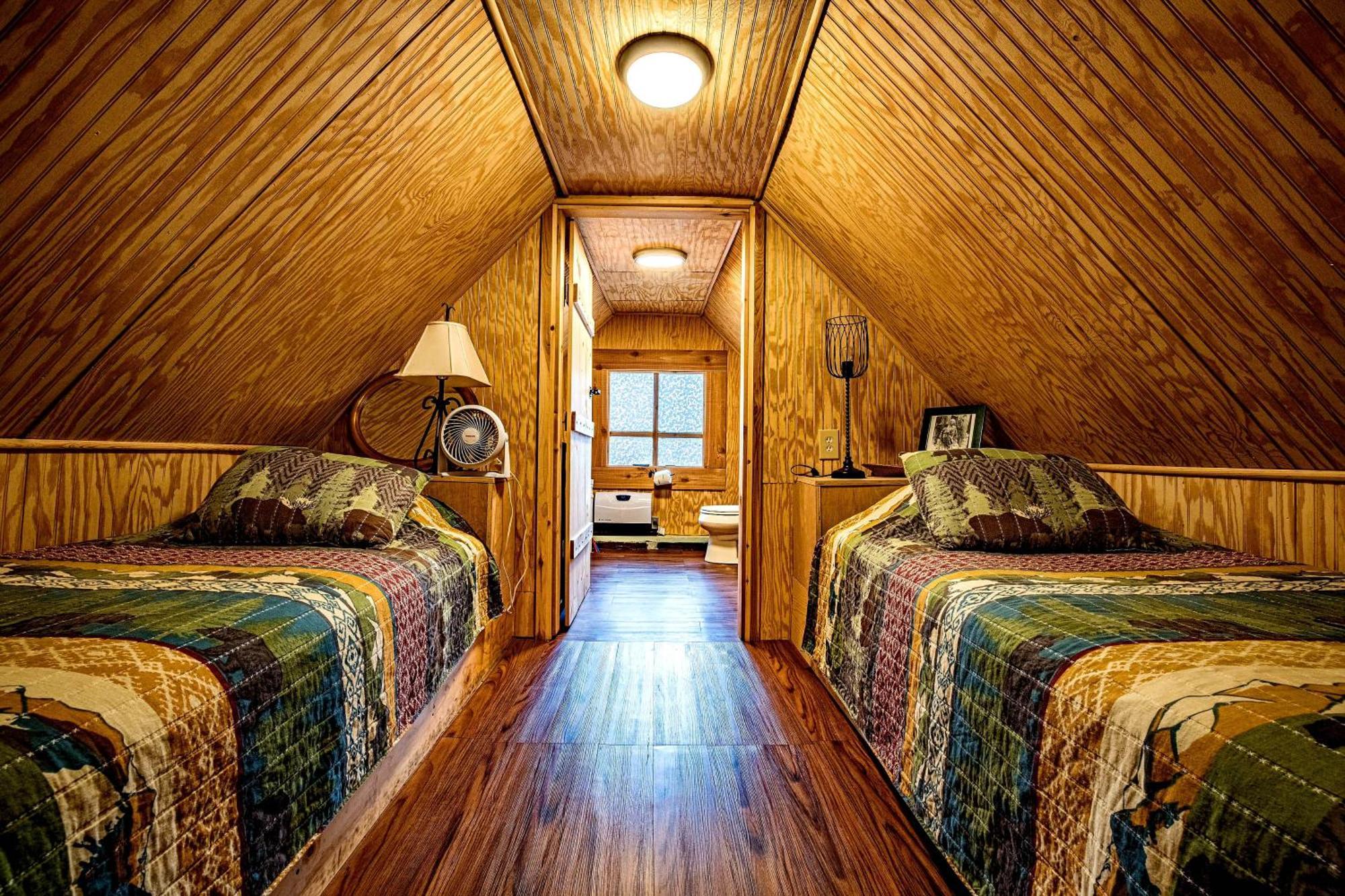 Bear Creek Lodge And Cabins In Helen Ga - Pet Friendly, River On Property, Walking Distance To Downtown הלן מראה חיצוני תמונה