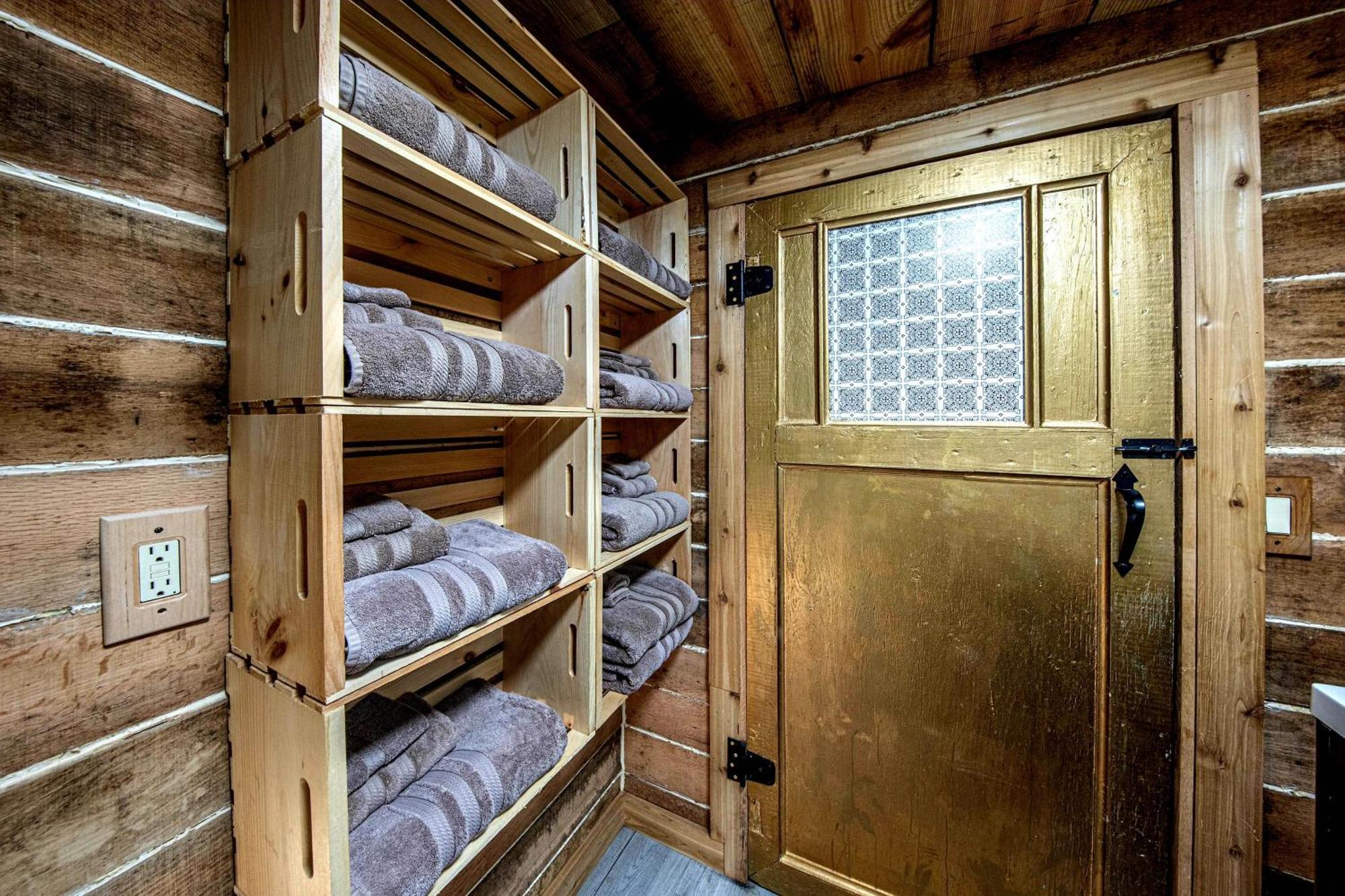 Bear Creek Lodge And Cabins In Helen Ga - Pet Friendly, River On Property, Walking Distance To Downtown הלן מראה חיצוני תמונה
