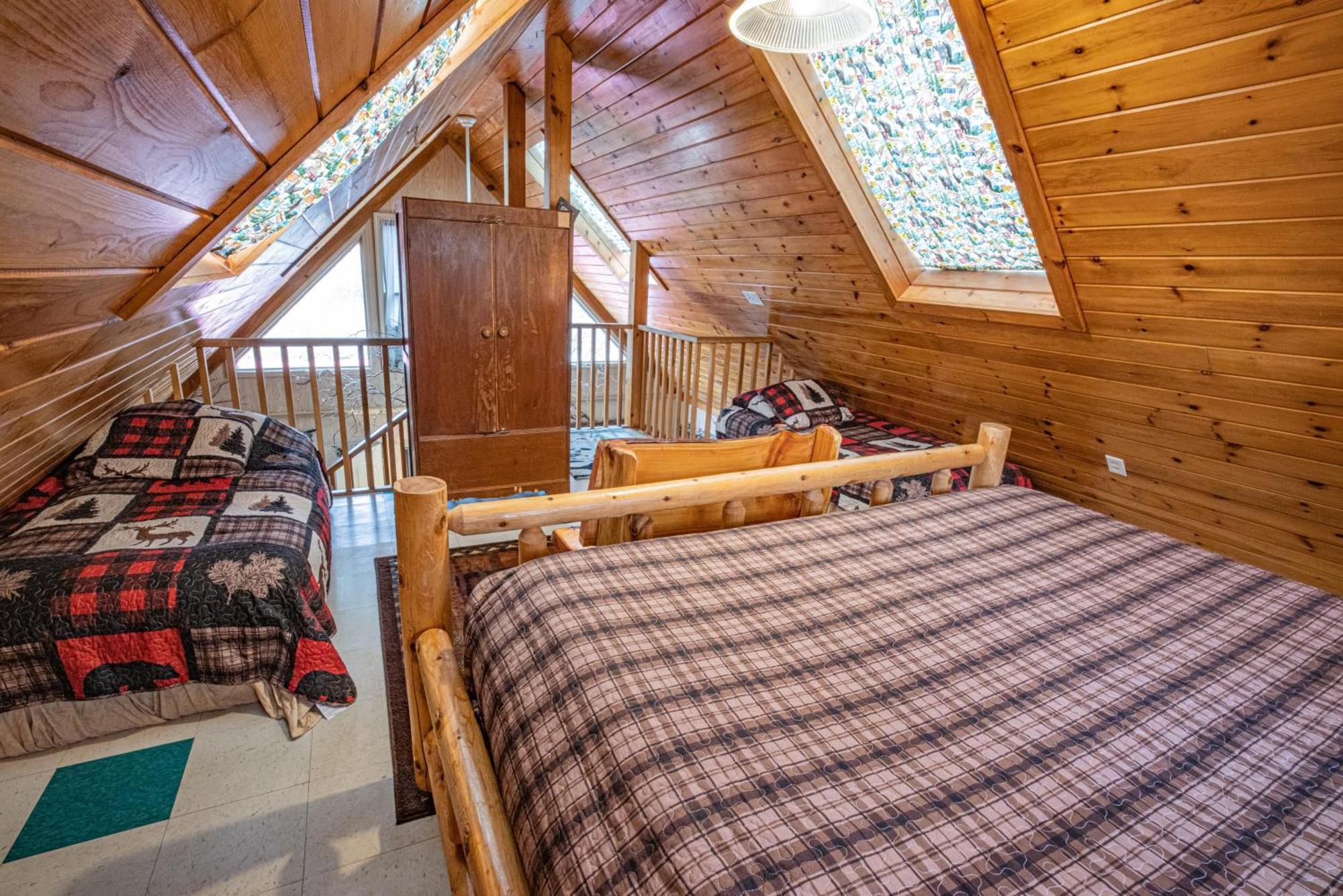 Bear Creek Lodge And Cabins In Helen Ga - Pet Friendly, River On Property, Walking Distance To Downtown הלן מראה חיצוני תמונה